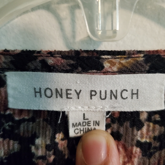 Flower Pattern Top - Picture 3 of 8